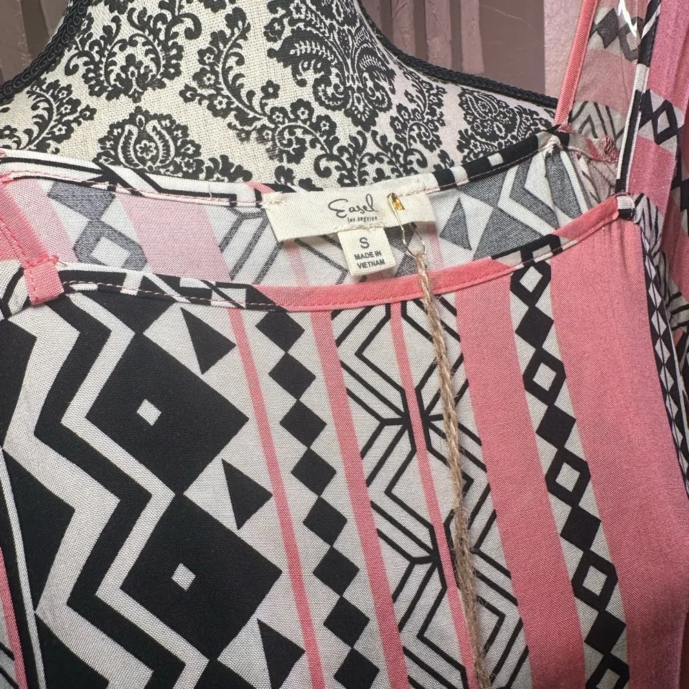 EASEL Top - Picture 6 of 6